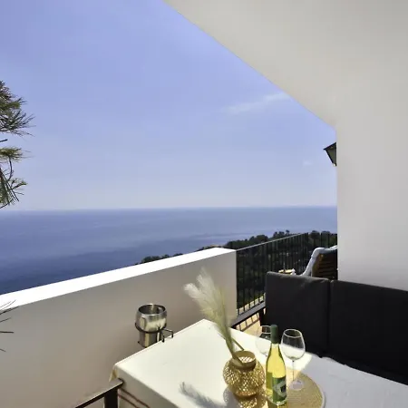 Blue Pine Apartment Begur