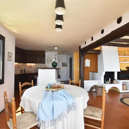 Blue Pine Apartment *