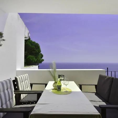 Blue Pine Appartement *